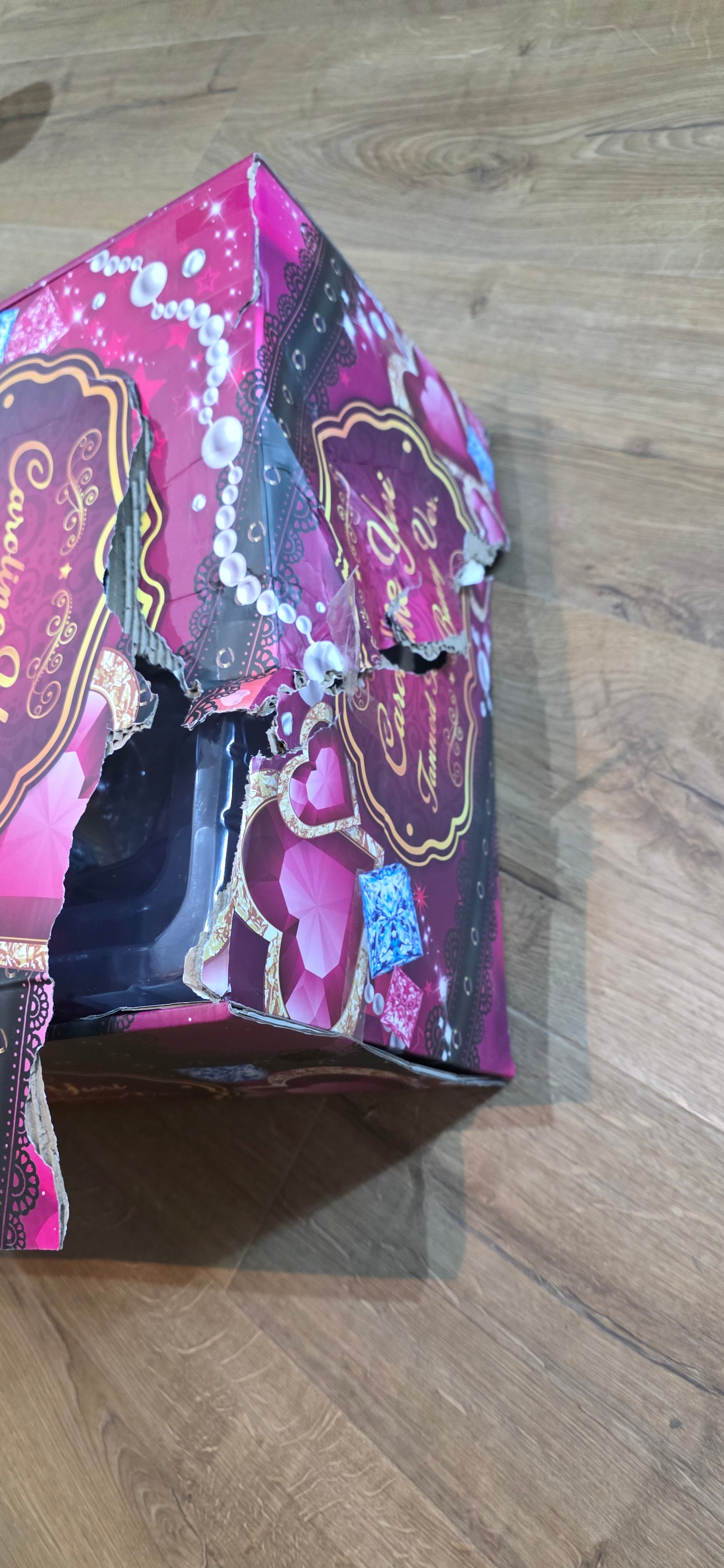 Creators Opinion: Caroline Yuri 1/4 Scale PVC Statue (Tanned Bunny Ver.) – Damaged Packaging